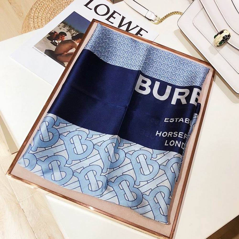 Bv*b*rry Scarf